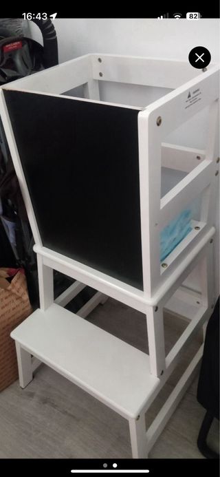 Torre di apprendimento Montessori con lavagna