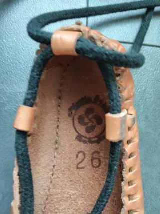 Albarcas de cuero talla 26, niñ@ pequeño