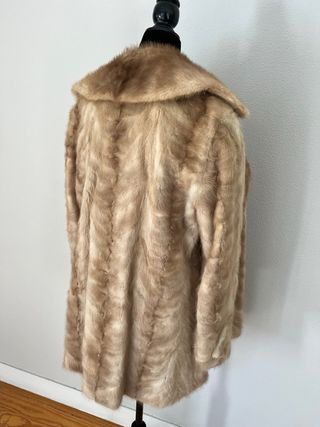 Abrigo vintage de pelo beige y marrón