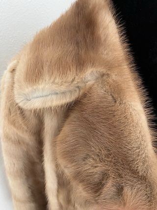 Abrigo vintage de pelo beige y marrón