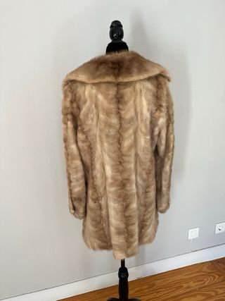 Abrigo vintage de pelo beige y marrón