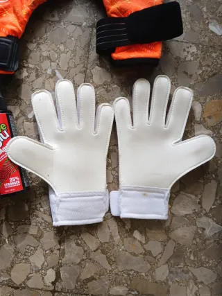 Pack Fútbol: Guantes, Espinilleras y Más
