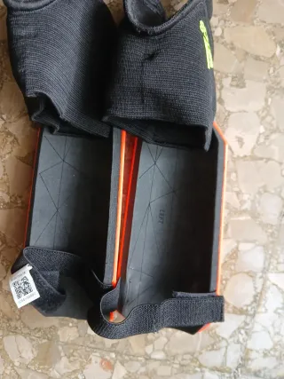 Pack Fútbol: Guantes, Espinilleras y Más