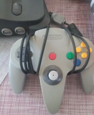 Nintendo 64 con 2 mandos, incluido juego Zelda.