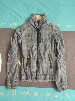 Lote 2 chaquetas gris y amarilla