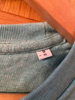 Sudadera verde menta con logo