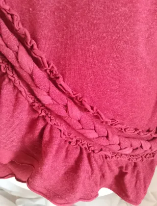 Maglia rossa con balze