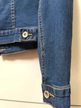 Cazadora vaquera con alas plateadas