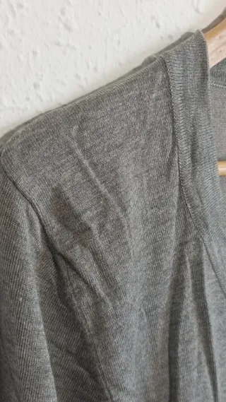 Jersey Zara cuello pico gris