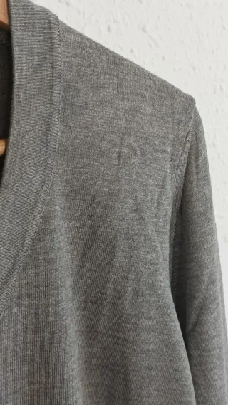 Jersey Zara cuello pico gris