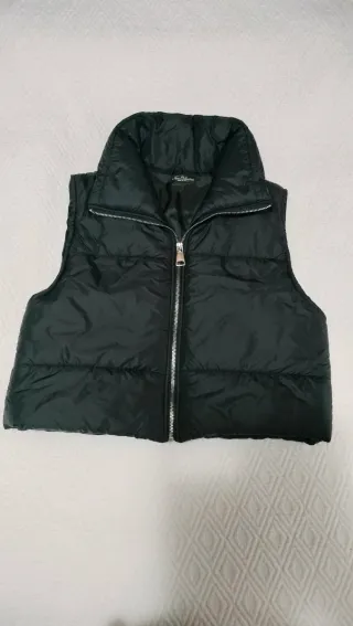 Chaleco acolchado negro. Talla 36-38