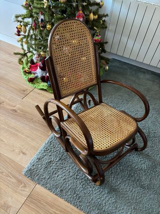 Dondola per bambini in legno e rattan