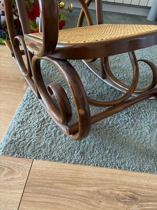 Dondola per bambini in legno e rattan