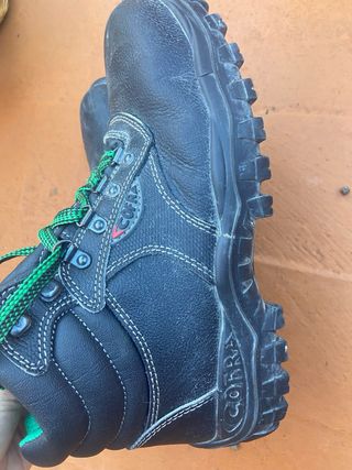Botas de trabajo negras y verdes