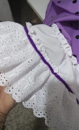 Traje de flamenca niña morado lunares terciopelo.