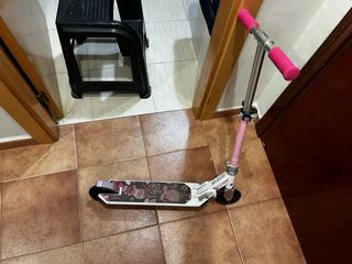 Patinete infantil rosa con ruedas