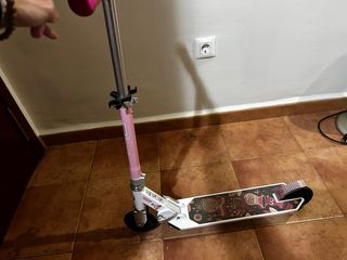 Patinete infantil rosa con ruedas
