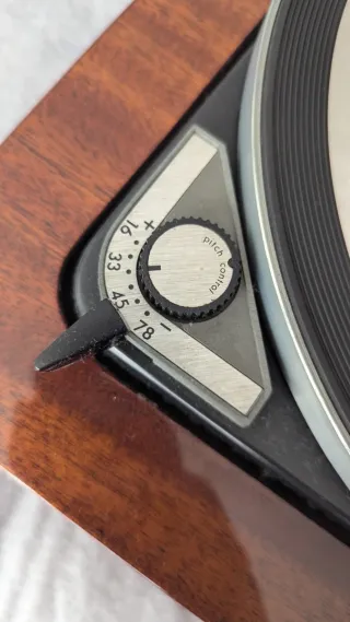 Tocadiscos Vintage Dual 1019