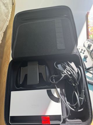 Nintendo Switch OLED Blanca + 4 Mandos + Juego