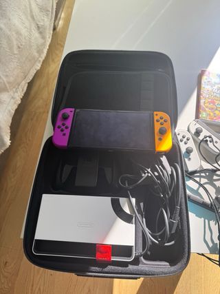 Nintendo Switch OLED Blanca + 4 Mandos + Juego