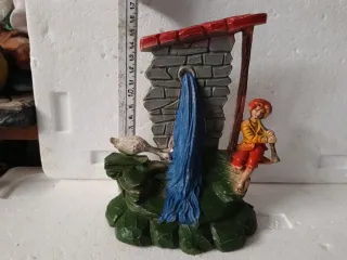 Pastore presepe diorama con fontana e oca