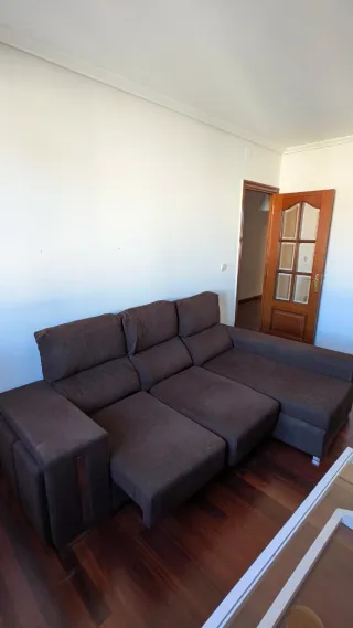 Sofá chaise longue marrón extensible