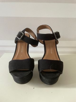 Sandalias de tacón negro