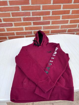 Sudadera Hollister con capucha granate. calentita