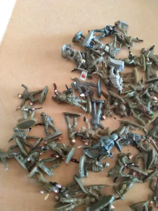 Lote 63 Soldaditos EKO 1/72