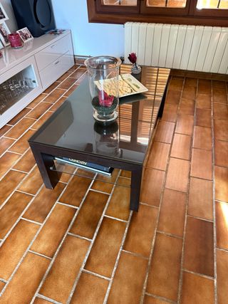 Mesa de centro de cristal y madera