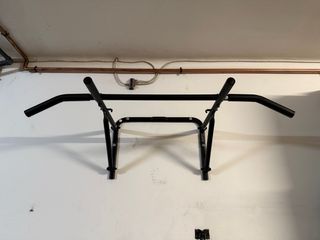 Barra dominadas Decathlon. Utilizada < 10 veces.