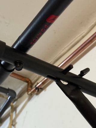 Barra dominadas Decathlon. Utilizada < 10 veces.