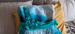 Vestido de gala floral azul