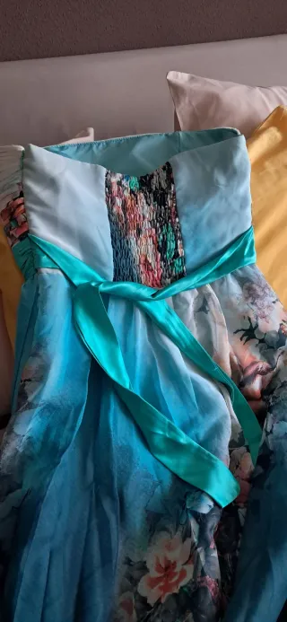 Vestido de gala floral azul