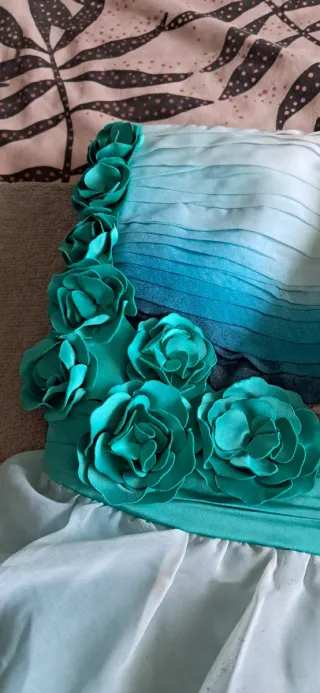Vestido de gala floral azul