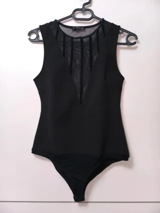 Body Bershka negro con transparencias