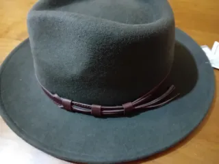 Sombrero fieltro cinta marrón color verde