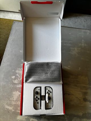 Nintendo Switch OLED + Pokémon Púrpura