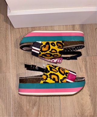 Sandalias de plataforma estampadas