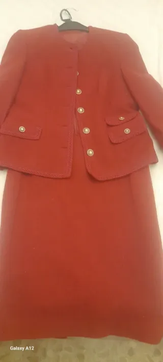 Conjunto chaqueta y falda rojo