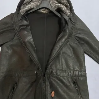 Streetwear d’inverno: parka nero Urba Boy taglia L