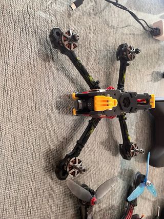 Drone Betaflight Negro y Amarillo