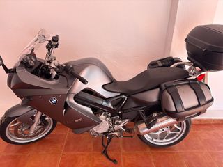 BMW F 800 ST con documentación