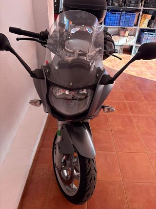 BMW F 800 ST con documentación