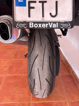 BMW F 800 ST con documentación