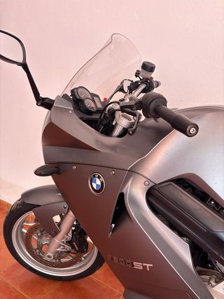 BMW F 800 ST con documentación