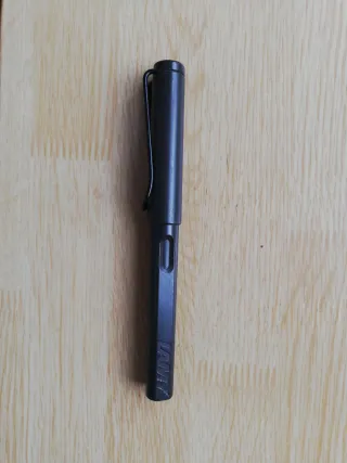 Bolígrafo LAMY negro sin mina