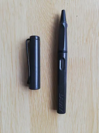 Bolígrafo LAMY negro sin mina