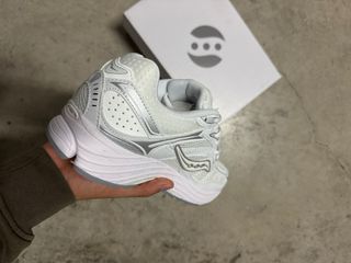 Saucony Pro Grid Omni 9 Plata/Blanco Talla 42