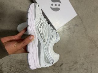 Saucony Pro Grid Omni 9 Plata/Blanco Talla 42